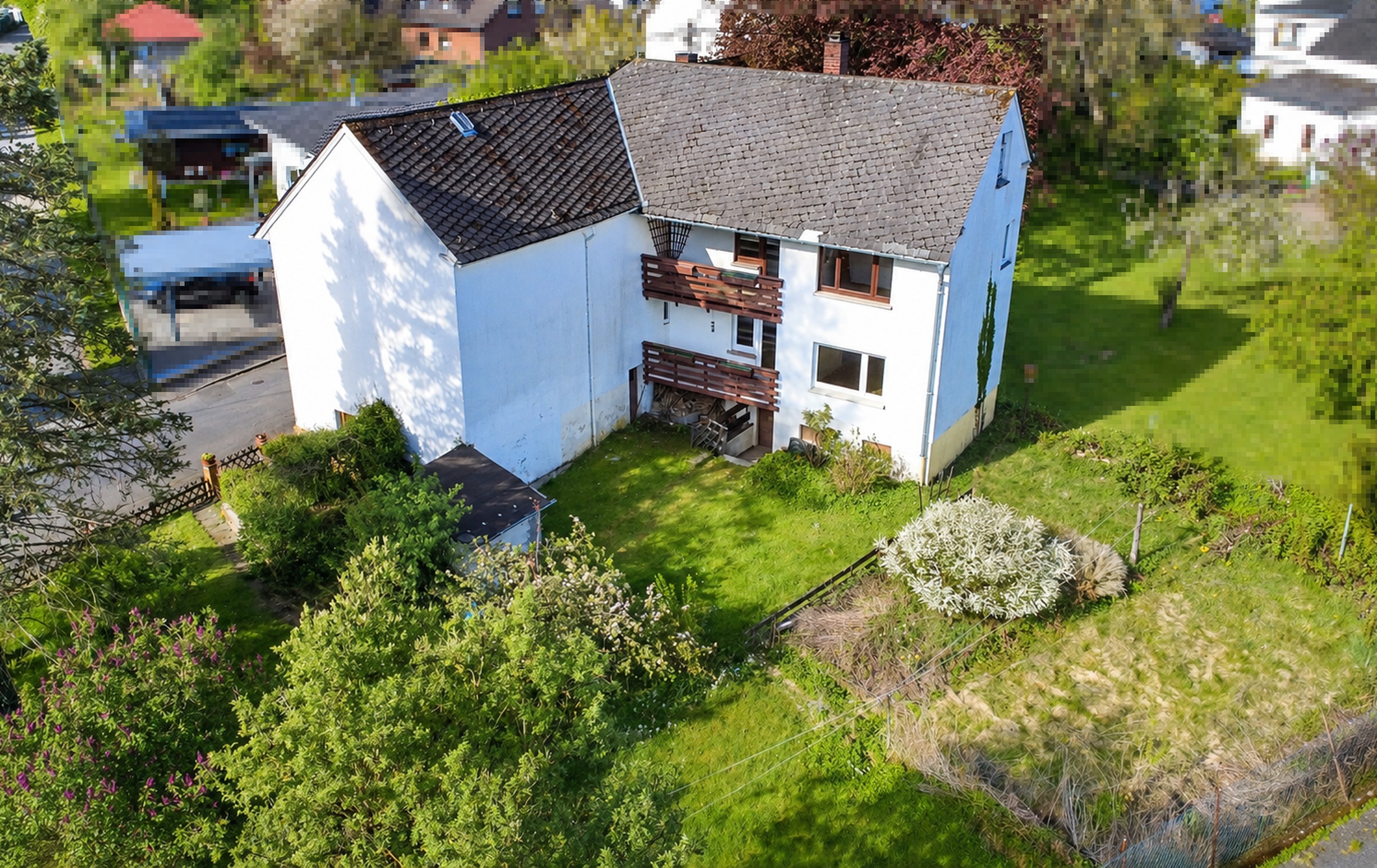 Einfamilienhaus mit Garten und Scheune